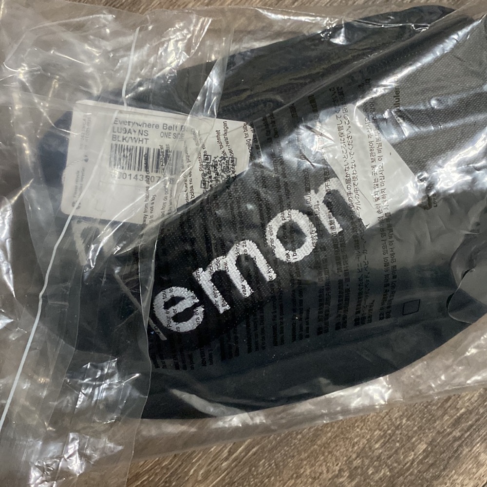 NWT Lululemon Everywhere Belt Bag Black White Logo Wordmark - Picture 8 of 9